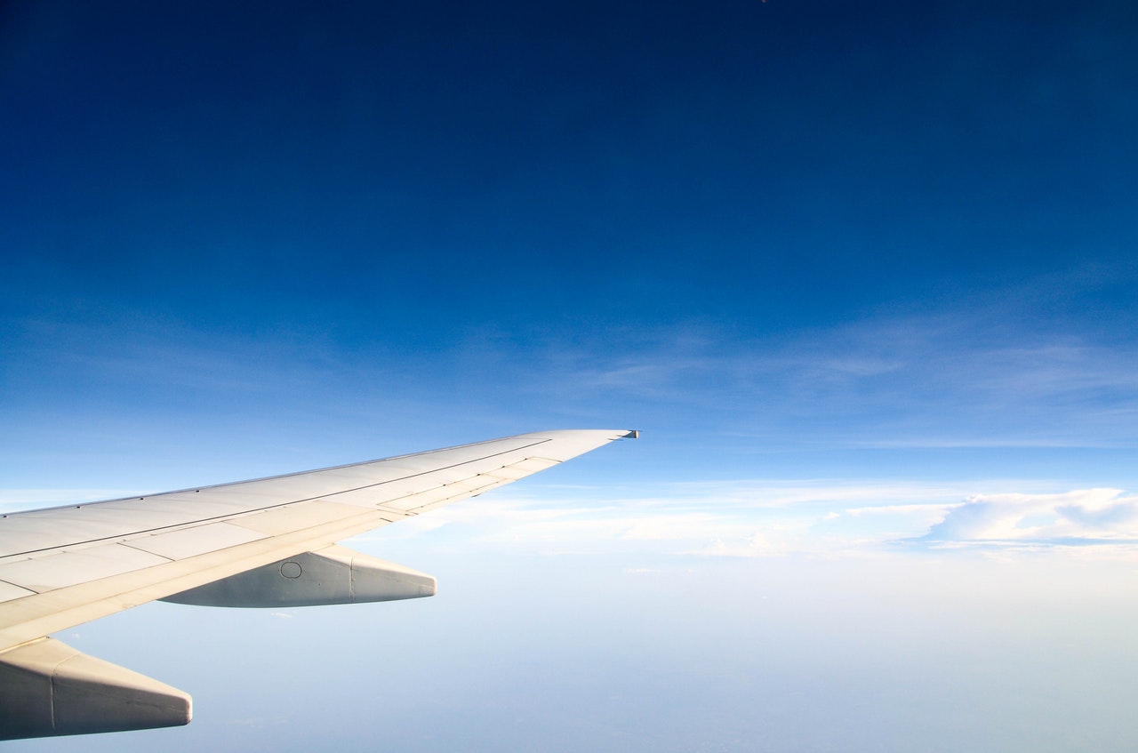 Airplane wing